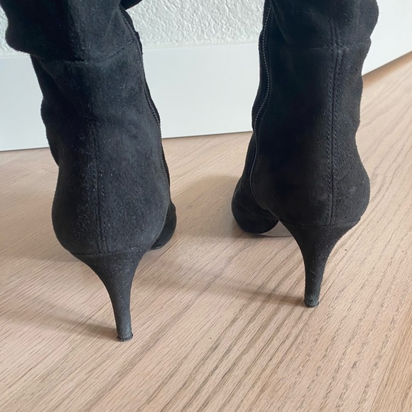 Tahari black suede full zippered heel boots! - Picture 8 of 9